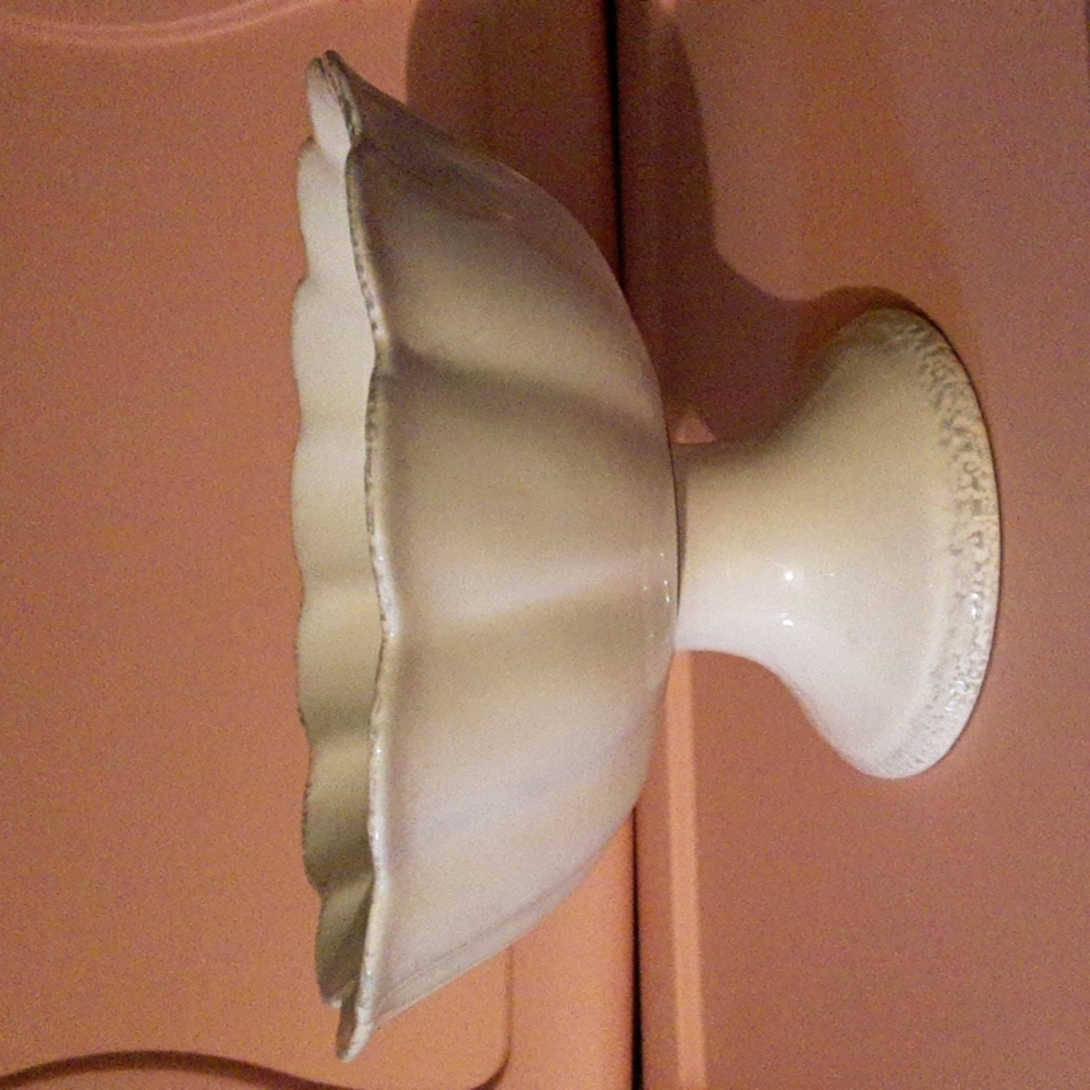 Royal Velvet Pedestal White Bowl